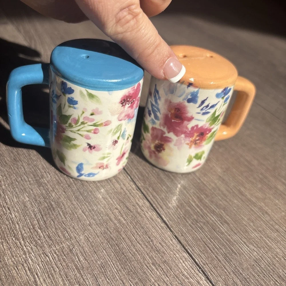 Vintage Stoneware MUGS COFFEE CUPS Salt Pepper Shakers Set Cottage